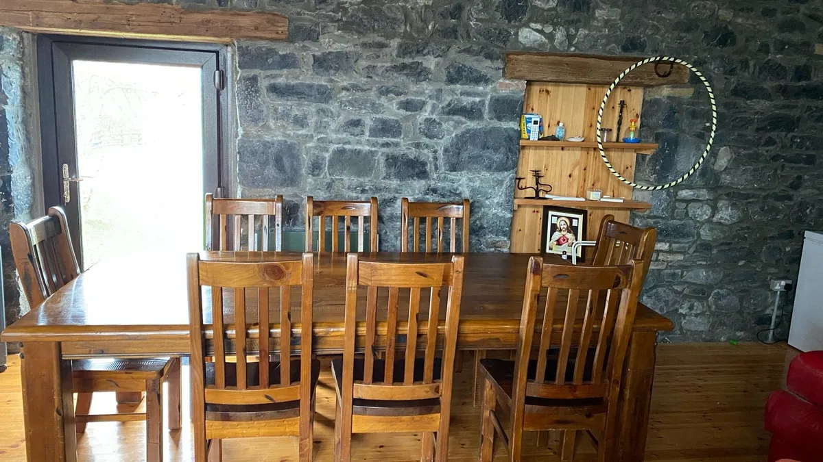 Large table & 8 chairs - Image 1