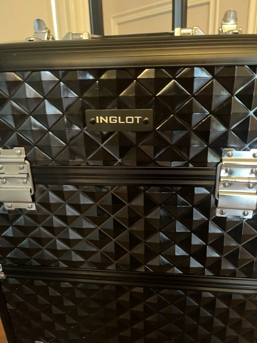 Inglot Make up trolley - Image 1