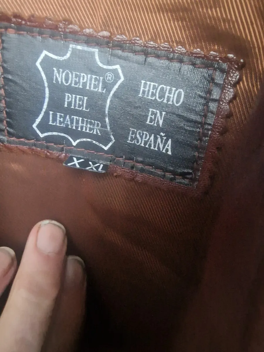 Mans leather jacket. - Image 2