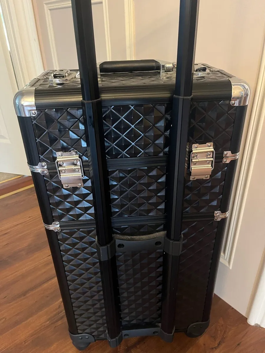 Inglot Make up trolley - Image 2