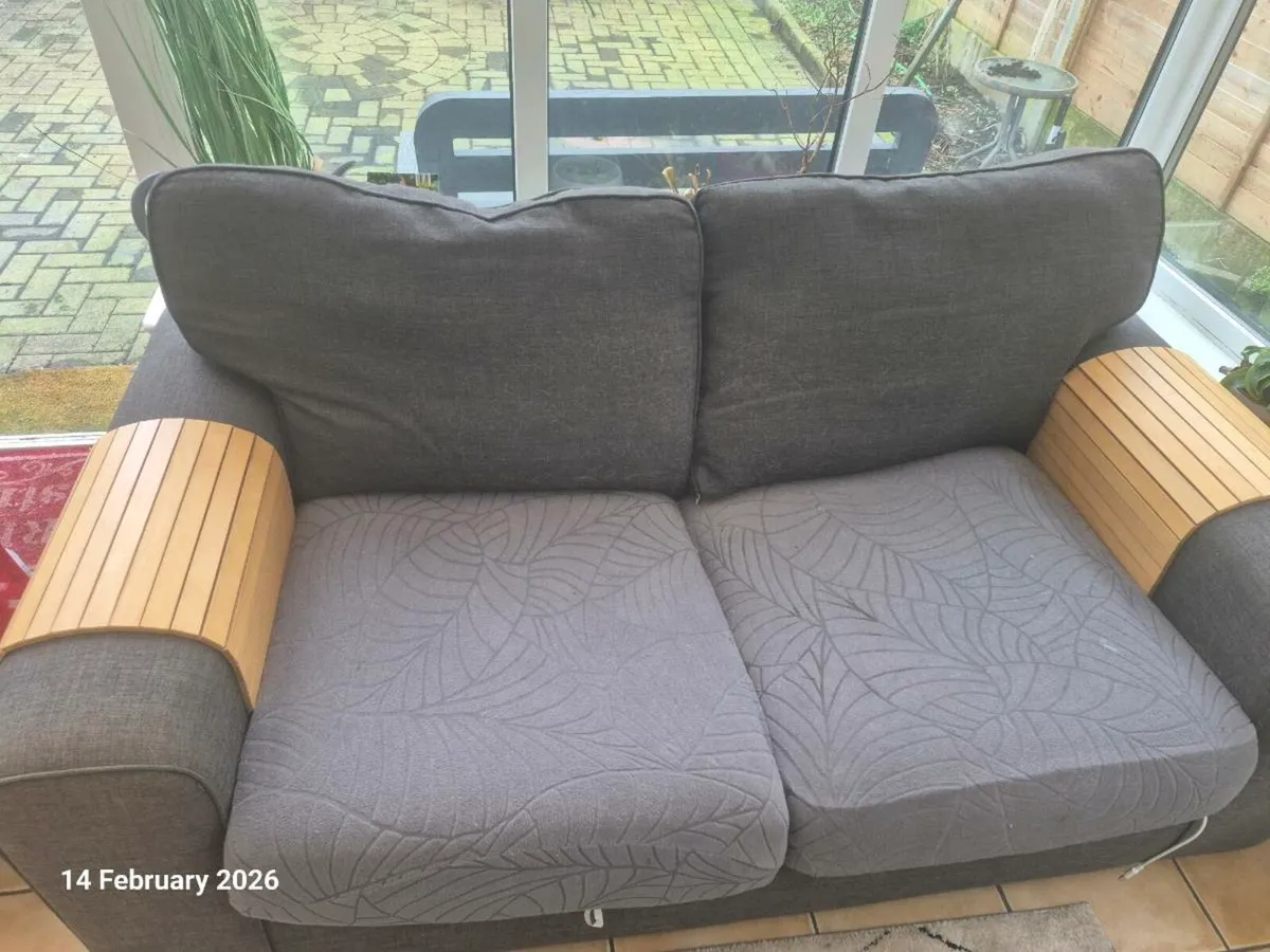 2 sofas (1 is a sofa bed) - Image 1