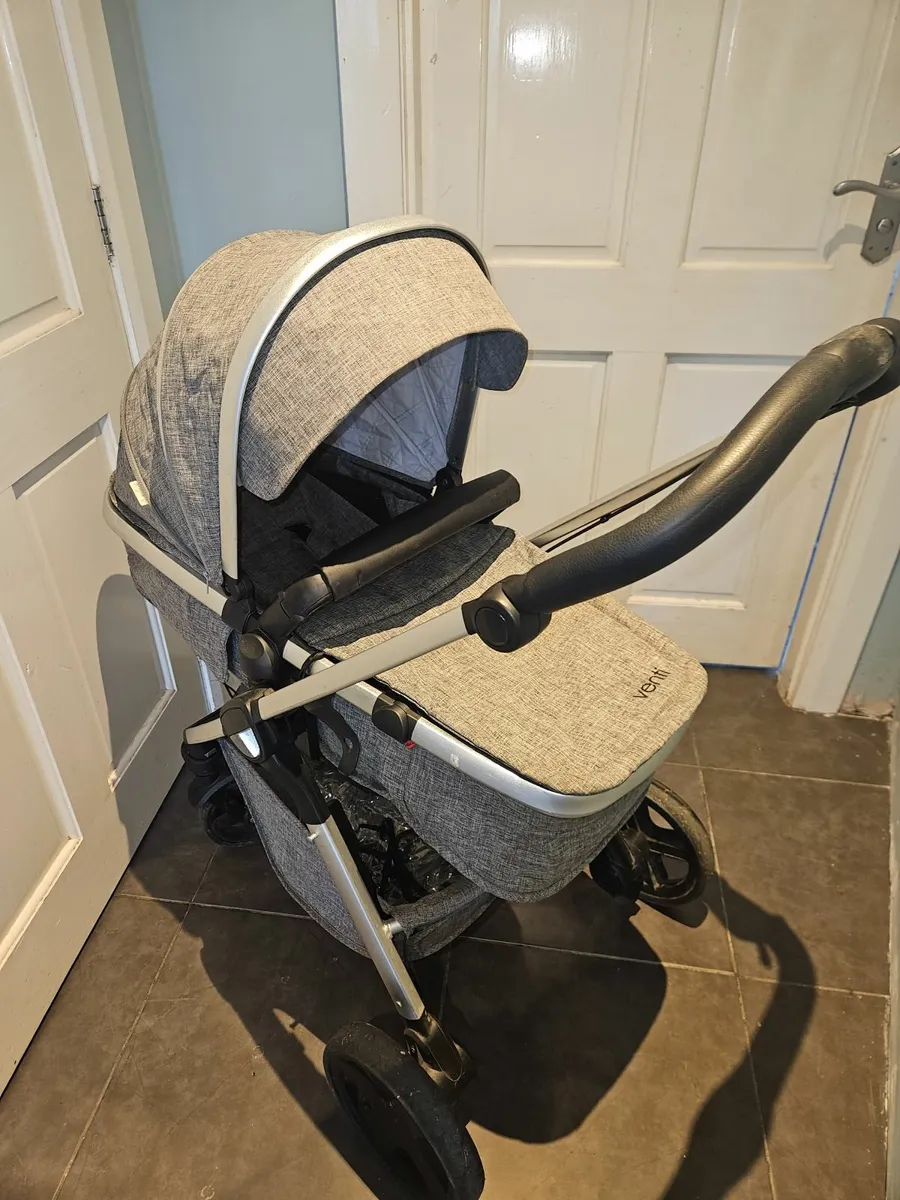 Venti Buggy with Car Seat and Isofix base - Image 1