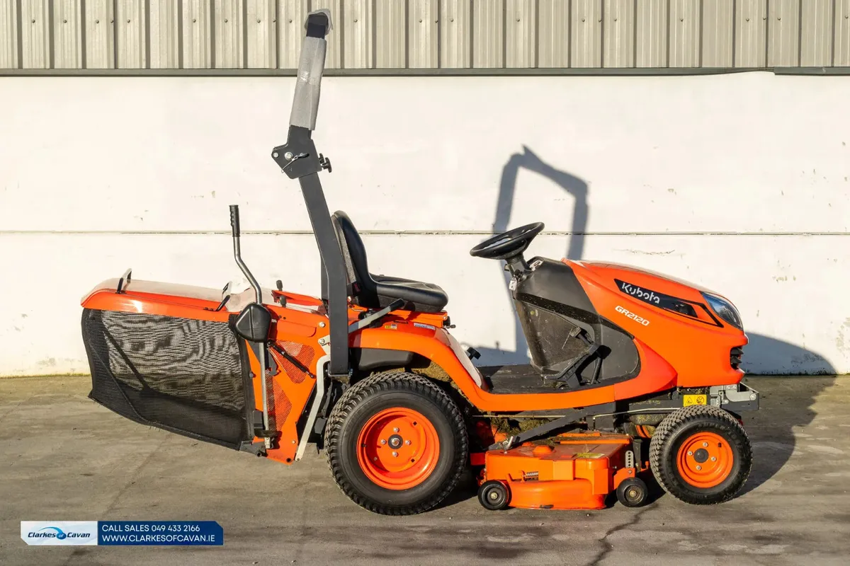 2023 Kubota GR2120-II Lawnmower - Image 4