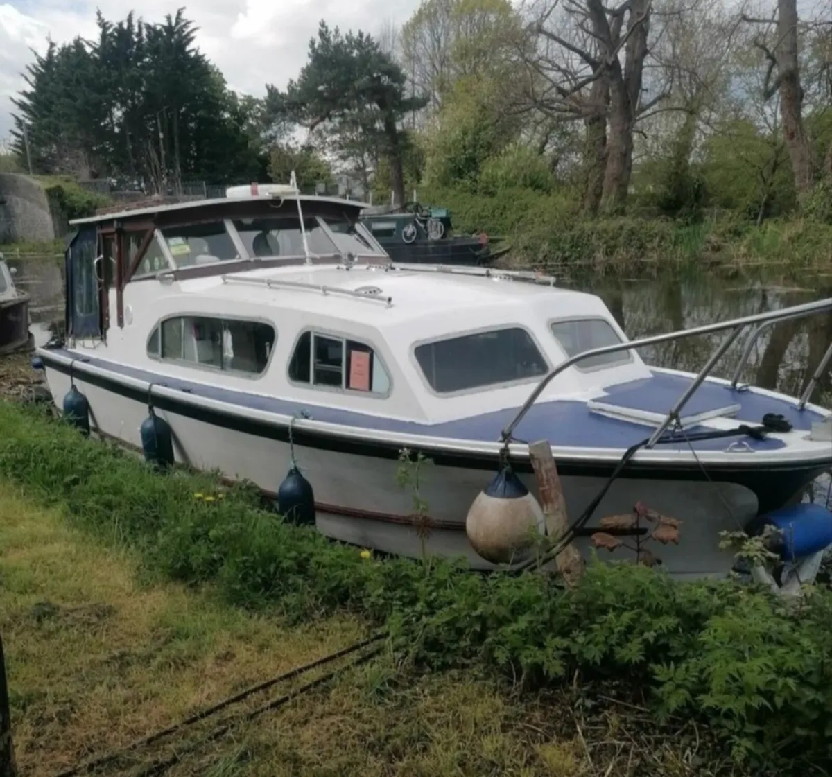 Elysian 27 Cruise Boat - Image 2