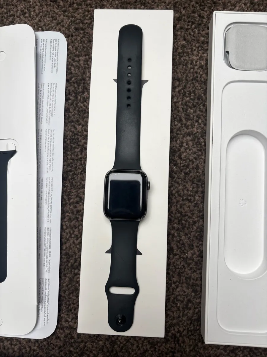Apple Watch Series 6 44MM Space Grey - Image 2