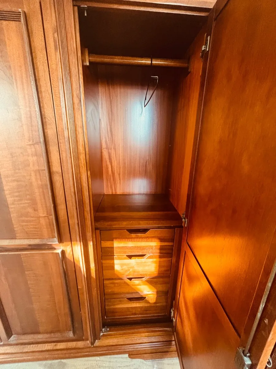 Wardrobes (Willis and Gambier) - Image 4