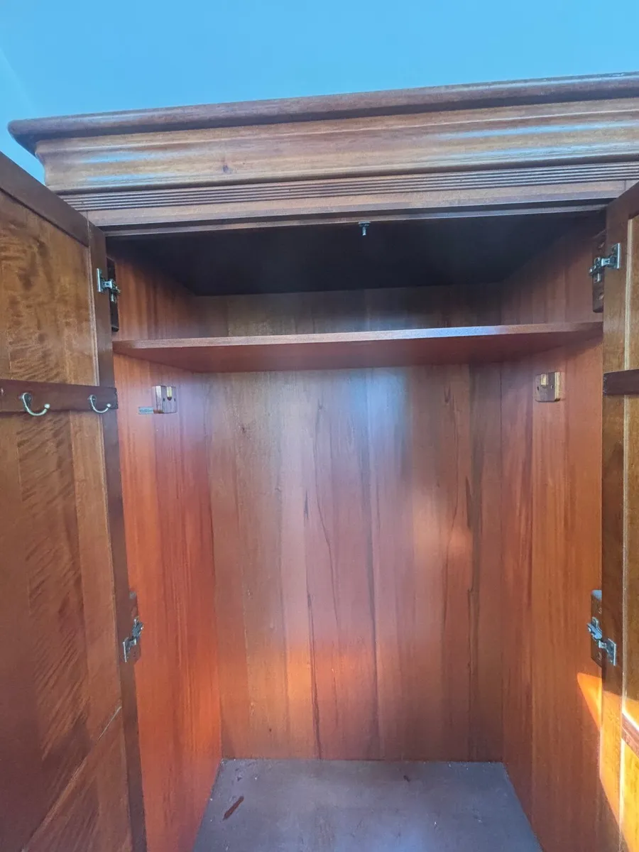 Wardrobes (Willis and Gambier) - Image 2