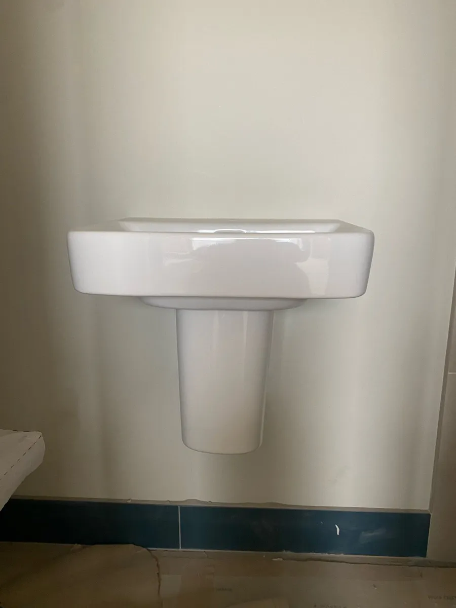 New Bathroom sinks with waste - Image 2
