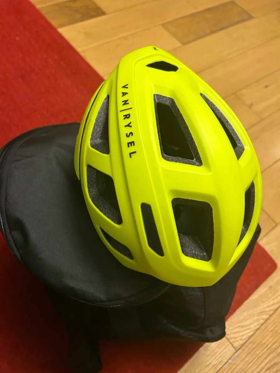 Rollers size40+Protectors +Helmet +Bag Never used - Image 3