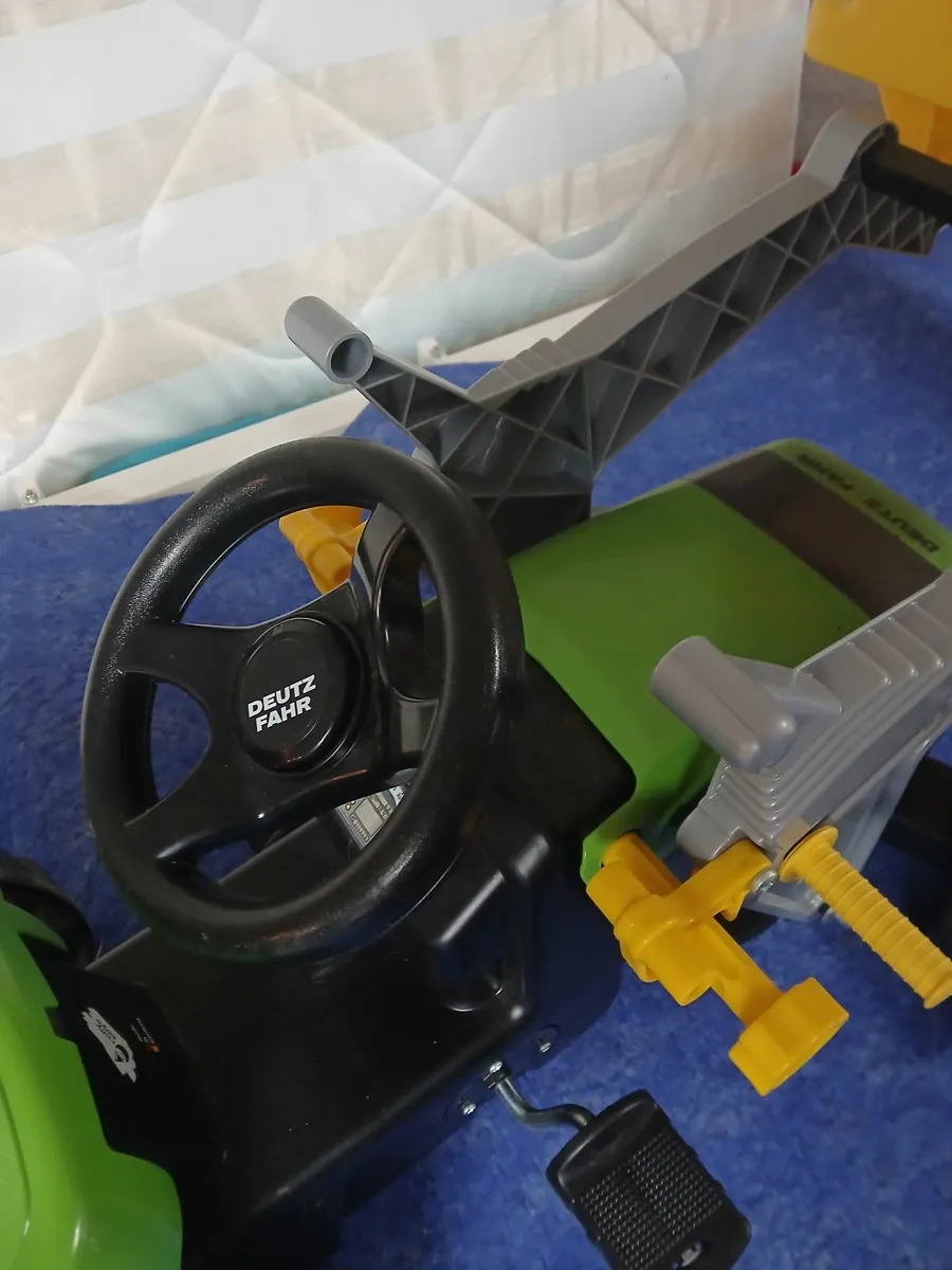 Toy tractor - Image 1