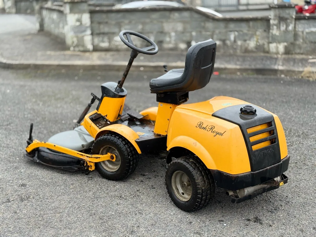 Stiga RideOn 20Hp v-twin 42” cut Hydro - Image 3