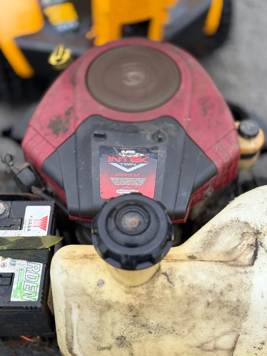 Stiga RideOn 20Hp v-twin 42” cut Hydro - Image 4