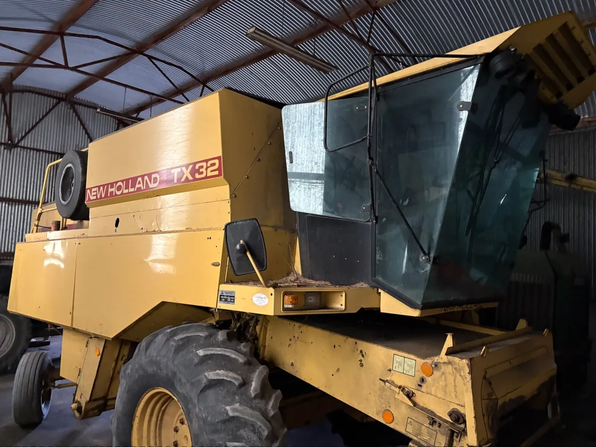 New Holland TX 32 Combine - Image 1