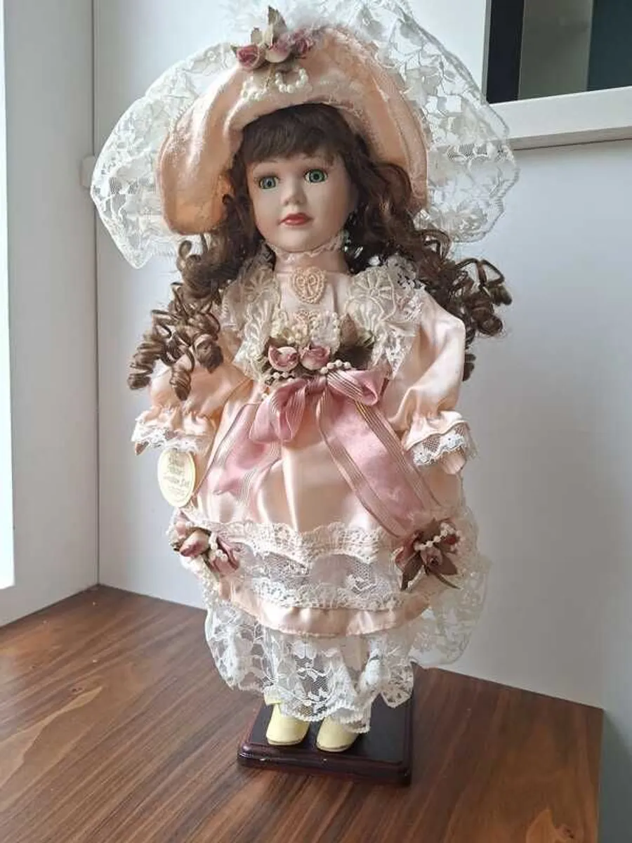 Porcelain doll - Image 1