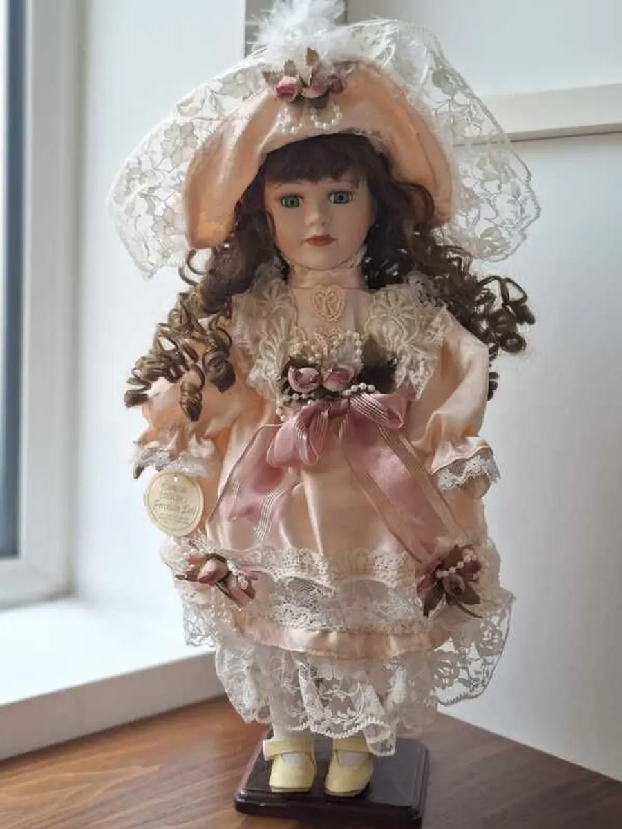 Porcelain doll - Image 2