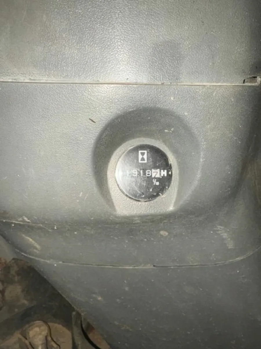 EX135 USR HITACHI DIGGER FOR SALE - Image 2