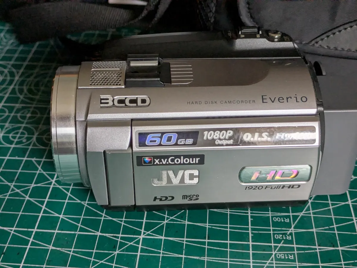 JVC 3CCD🌈 HD camcorder - Image 3