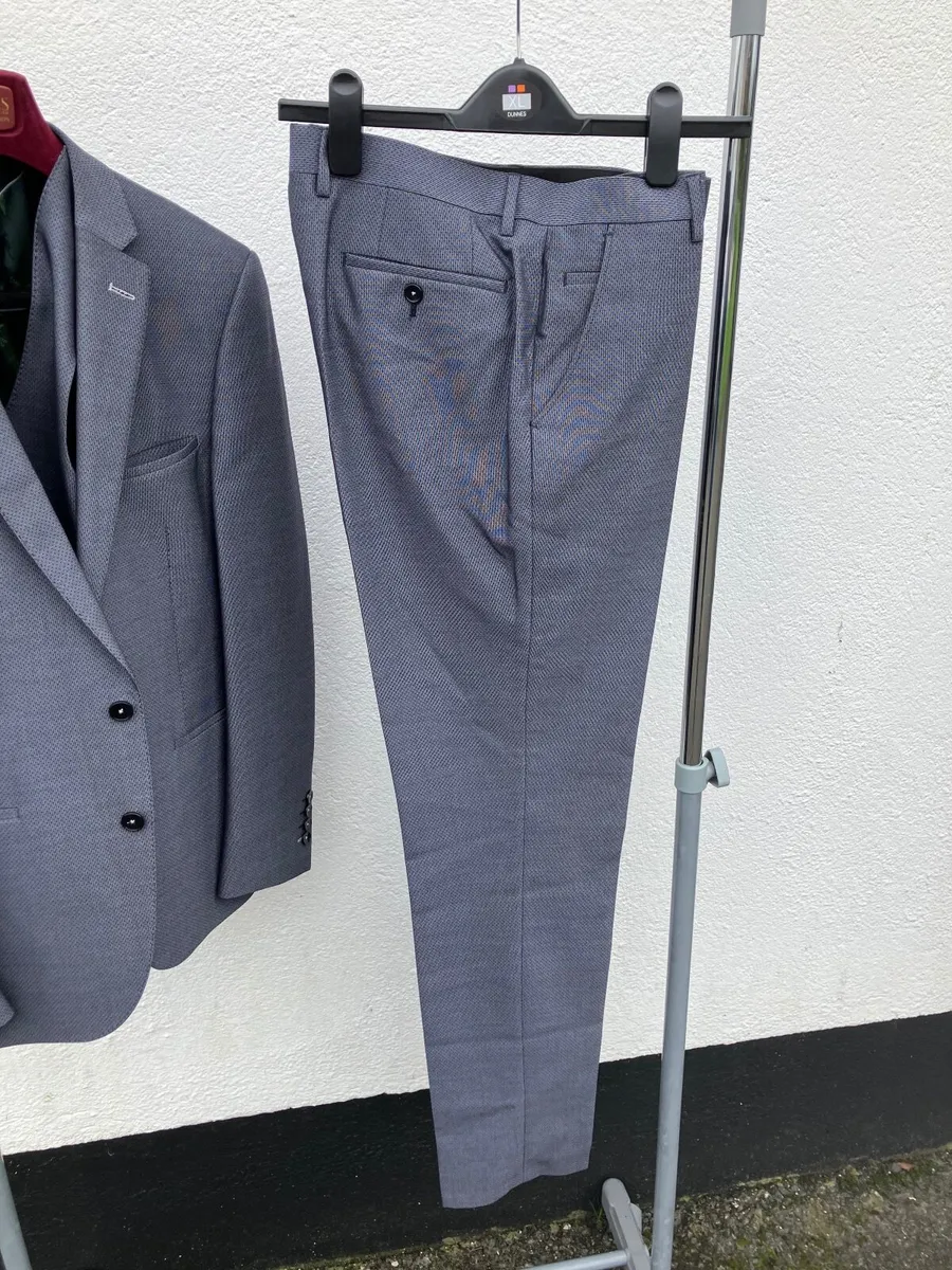 Gents REMUS UOMO  3 piece suit - Image 4