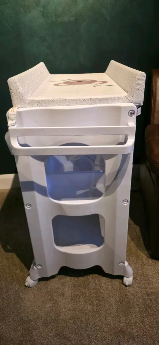 Changing table - Image 2