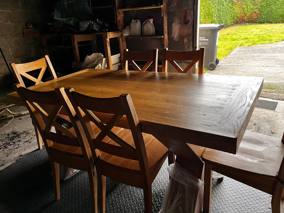 Dining table - Image 1