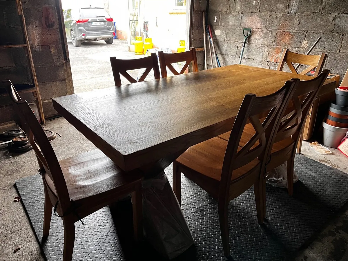 Dining table - Image 2