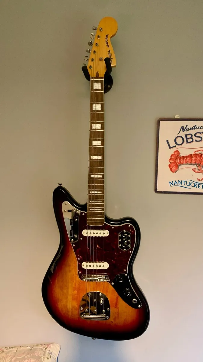 Electric guitar - Image 1