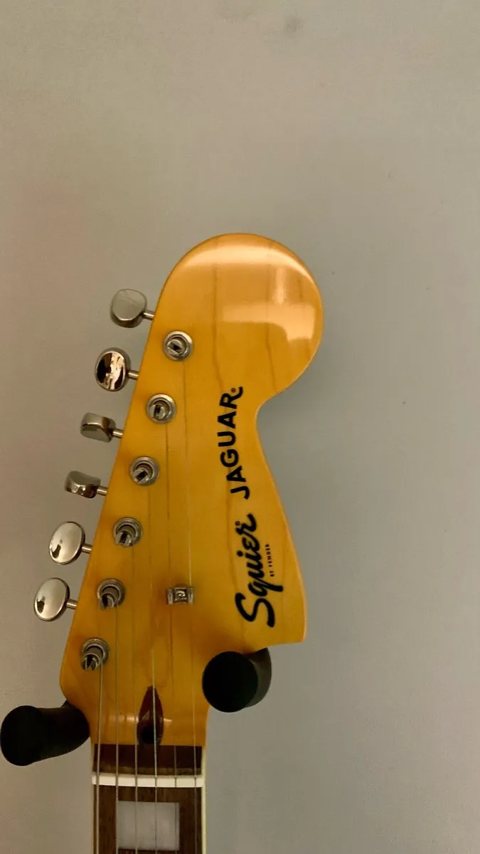 Electric guitar - Image 4