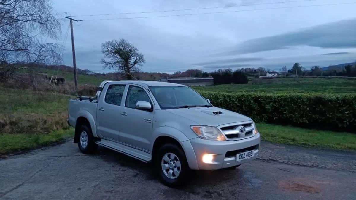 Toyota Hilux 2009 - Image 1