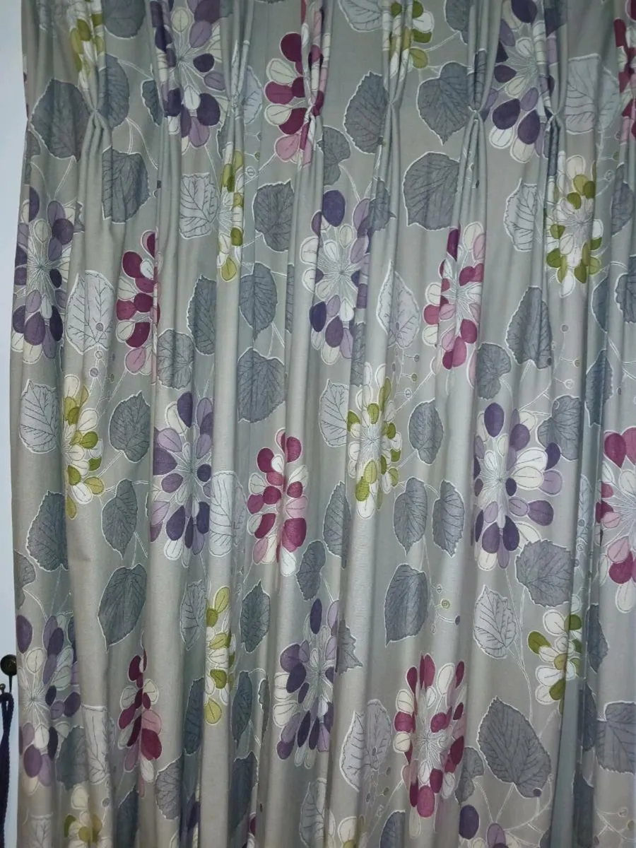 Curtains - Image 2