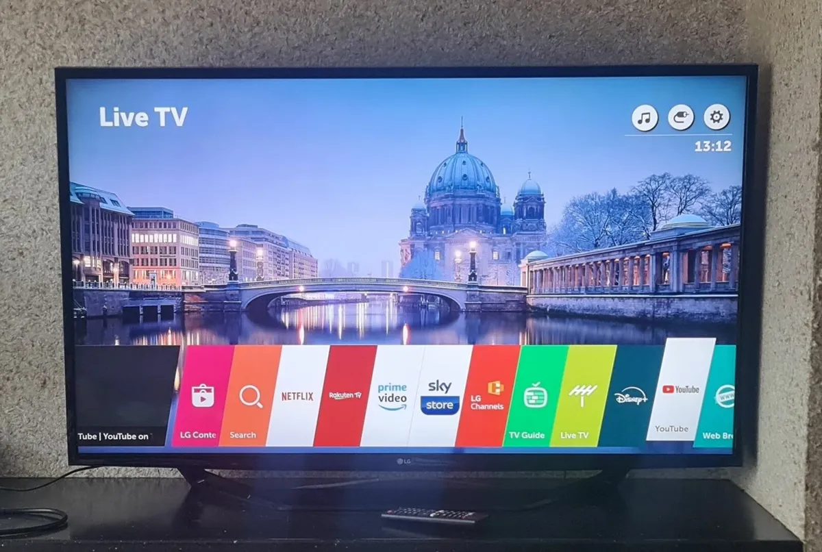 LG 49 inches 4K Smart TV - Image 2