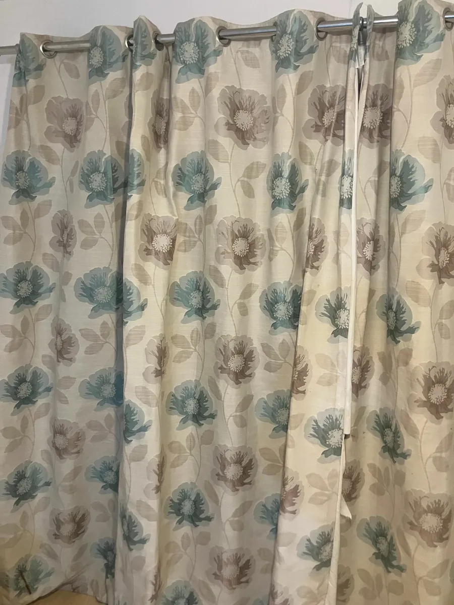 Floral Eyelet Curtains - Image 3