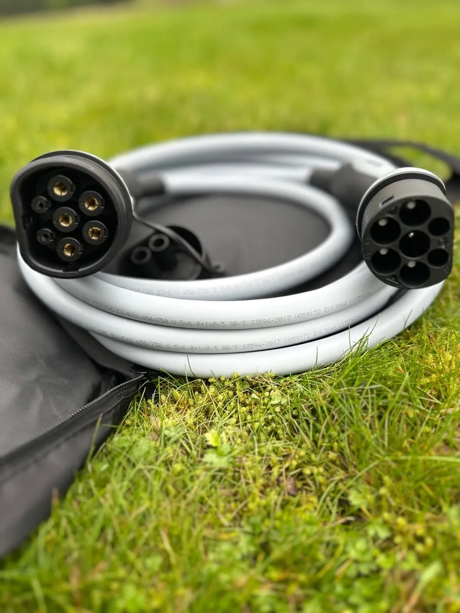 Mennekes Type 2 EV Charging Cable 32A 7–22kW 5 m - Image 3