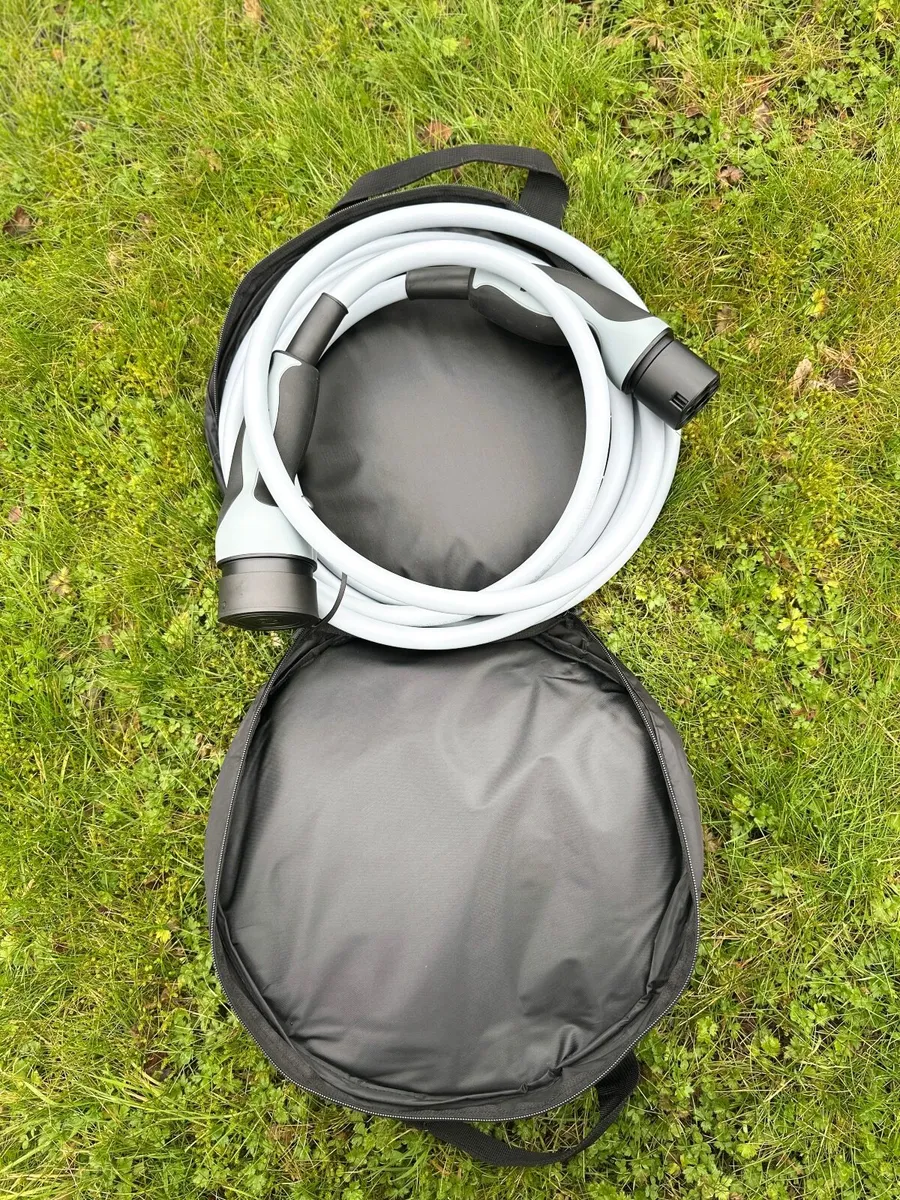 Mennekes Type 2 EV Charging Cable 32A 7–22kW 5 m - Image 4