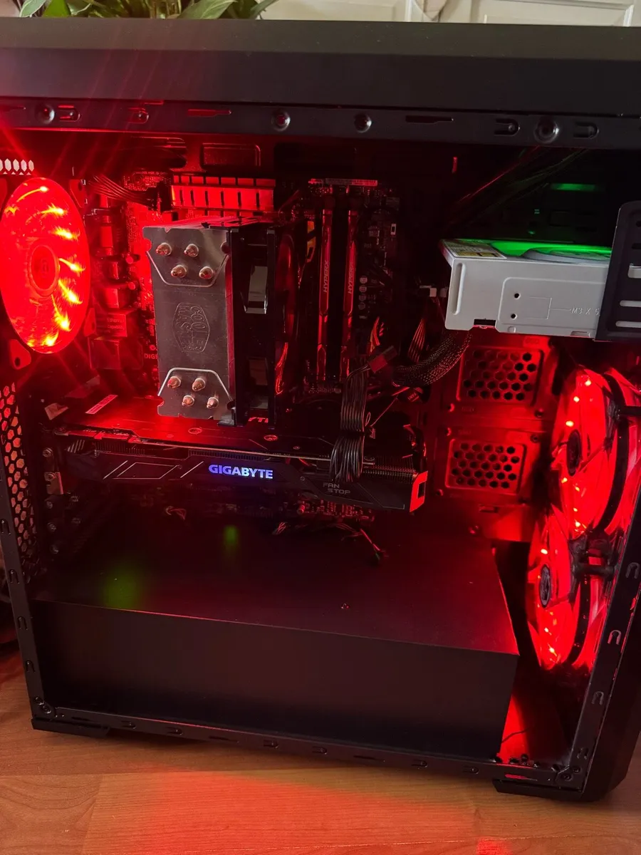 Custom gaming setup - Image 2