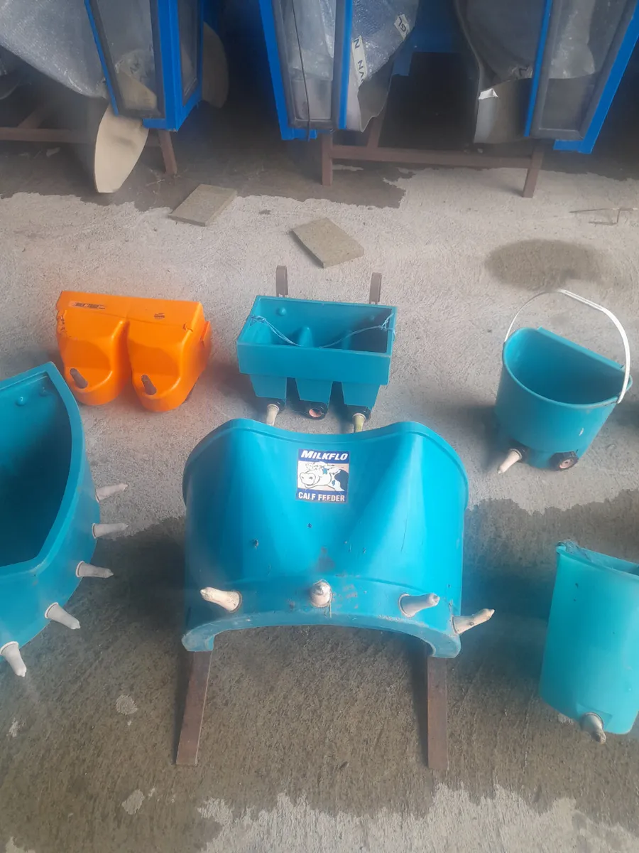 A job lot of milk feeding troughs - Image 4