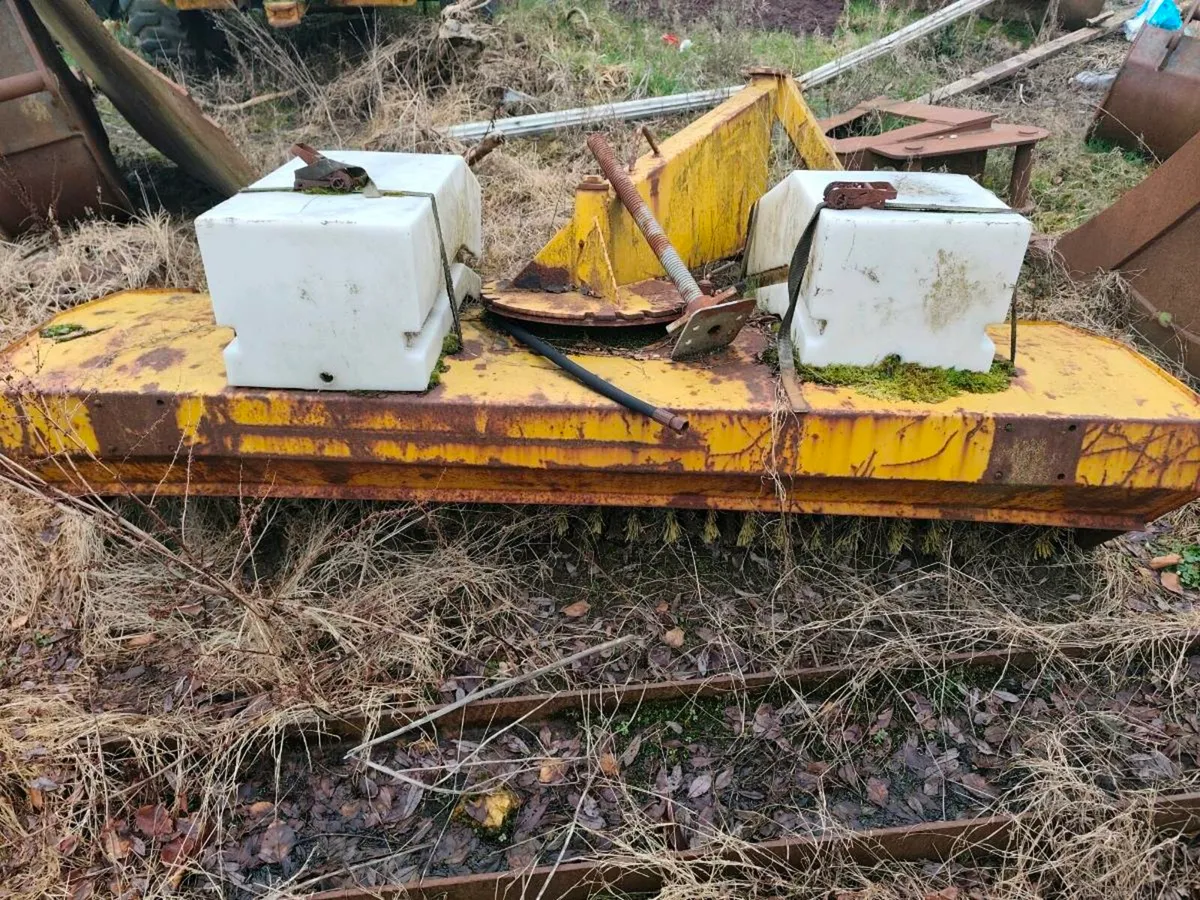 Road sweeper - Image 1