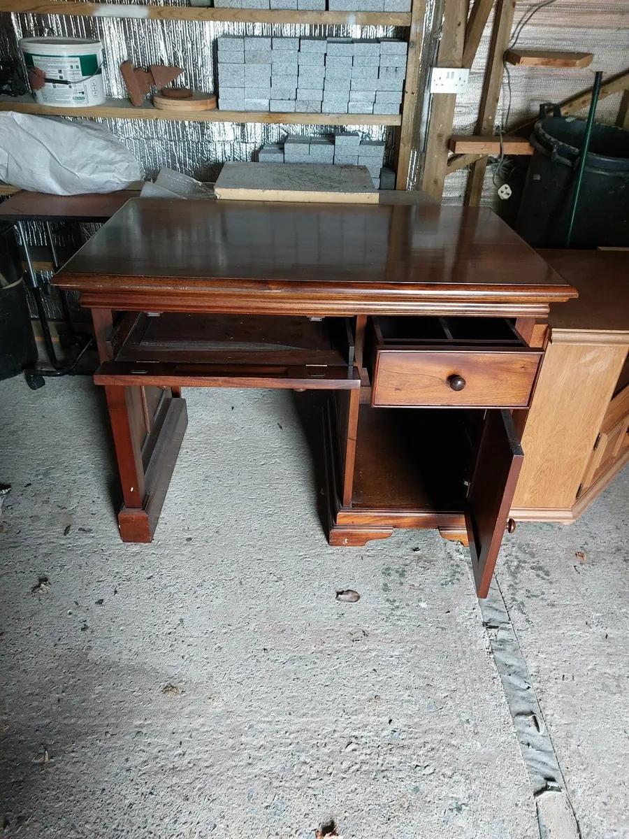 Computer desk as new. - Image 1