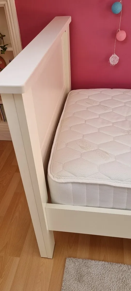 Single Bed - Image 2