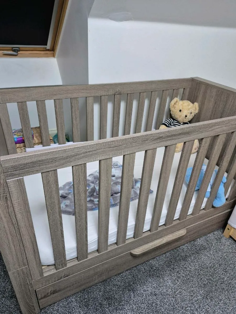 Mama and papa's Franklin coat bed - Image 1