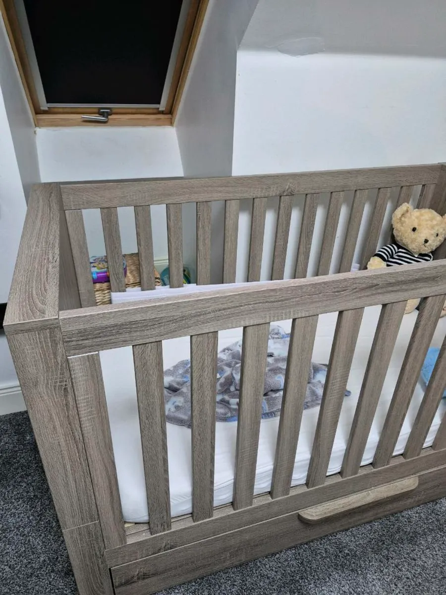 Mama and papa's Franklin coat bed - Image 2