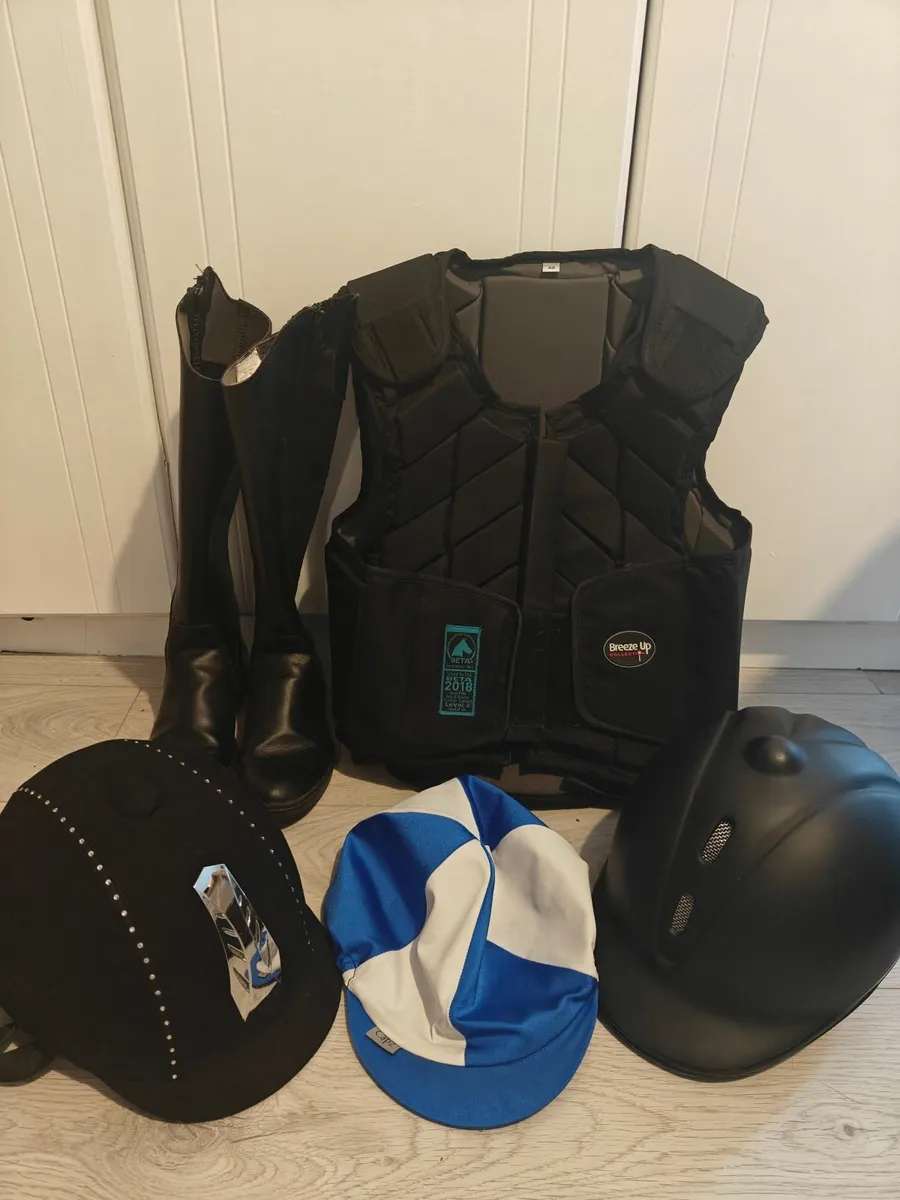 Horse riding clothes - Image 1