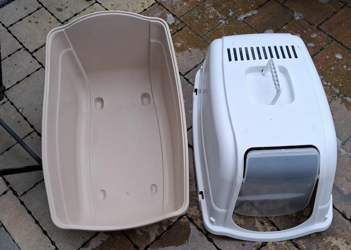 Cat litter box enclosed - Image 2