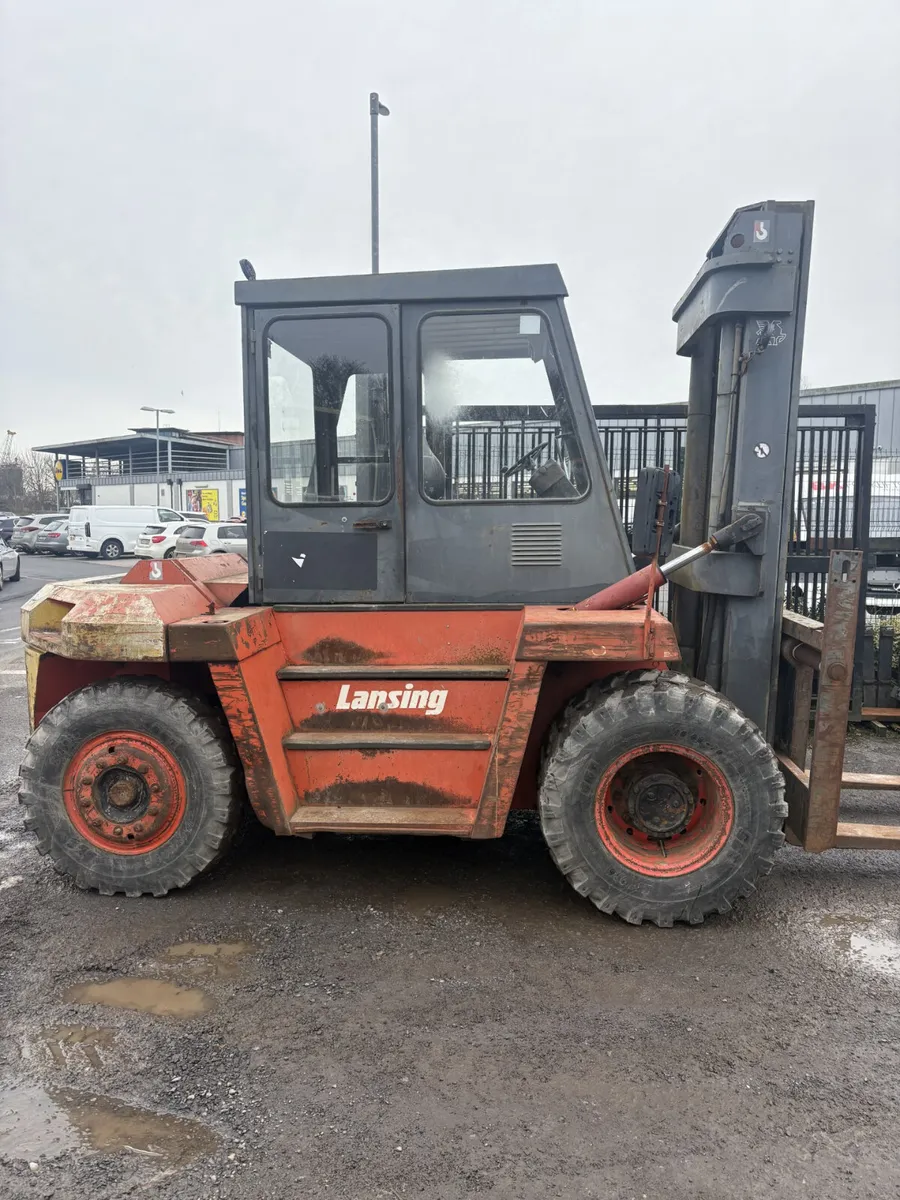 12 TON FORKLIFT - Image 2