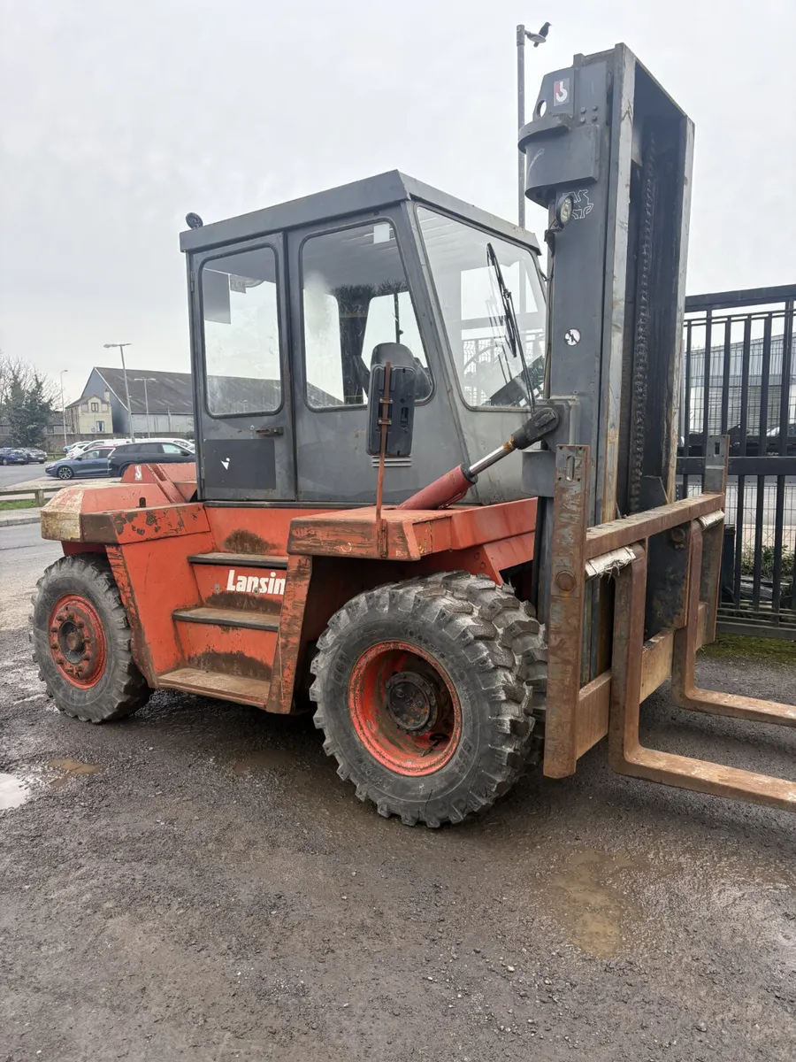 12 TON FORKLIFT - Image 1