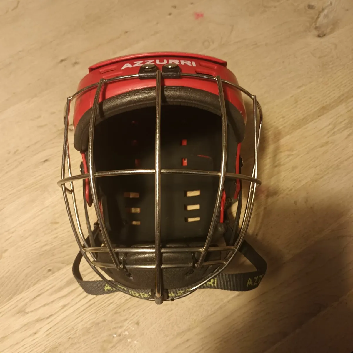 Azzurri Hurling Camogie Helmet - Image 3