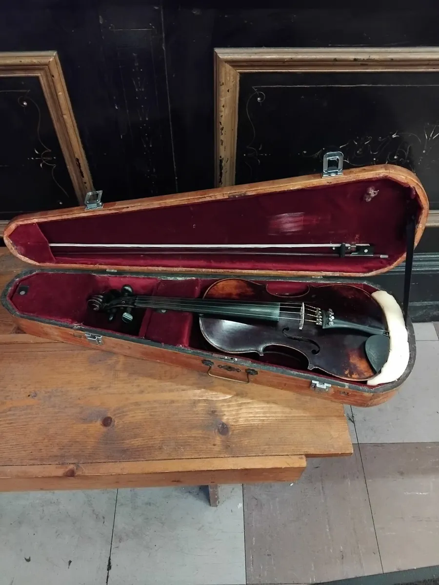 Vintage Fiddle - Image 1
