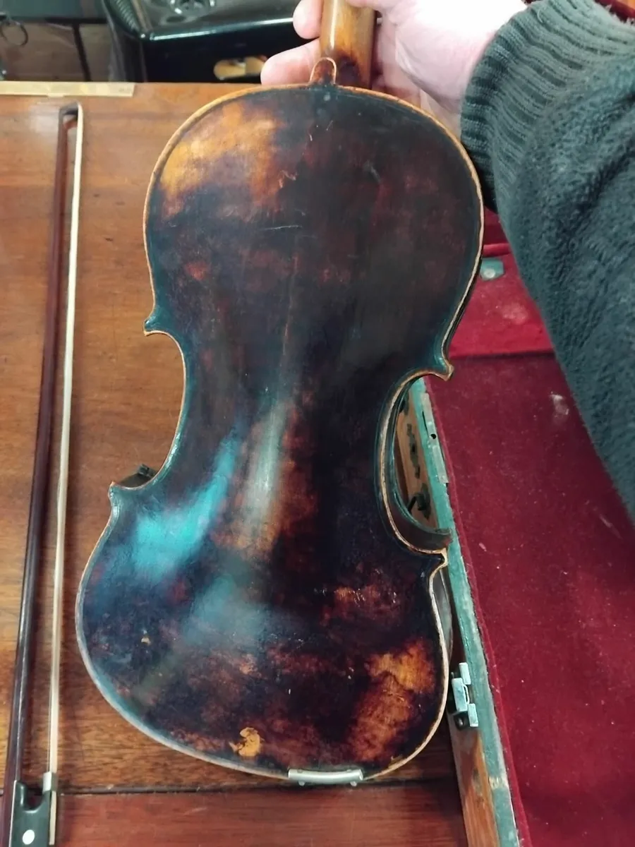 Vintage Fiddle - Image 4