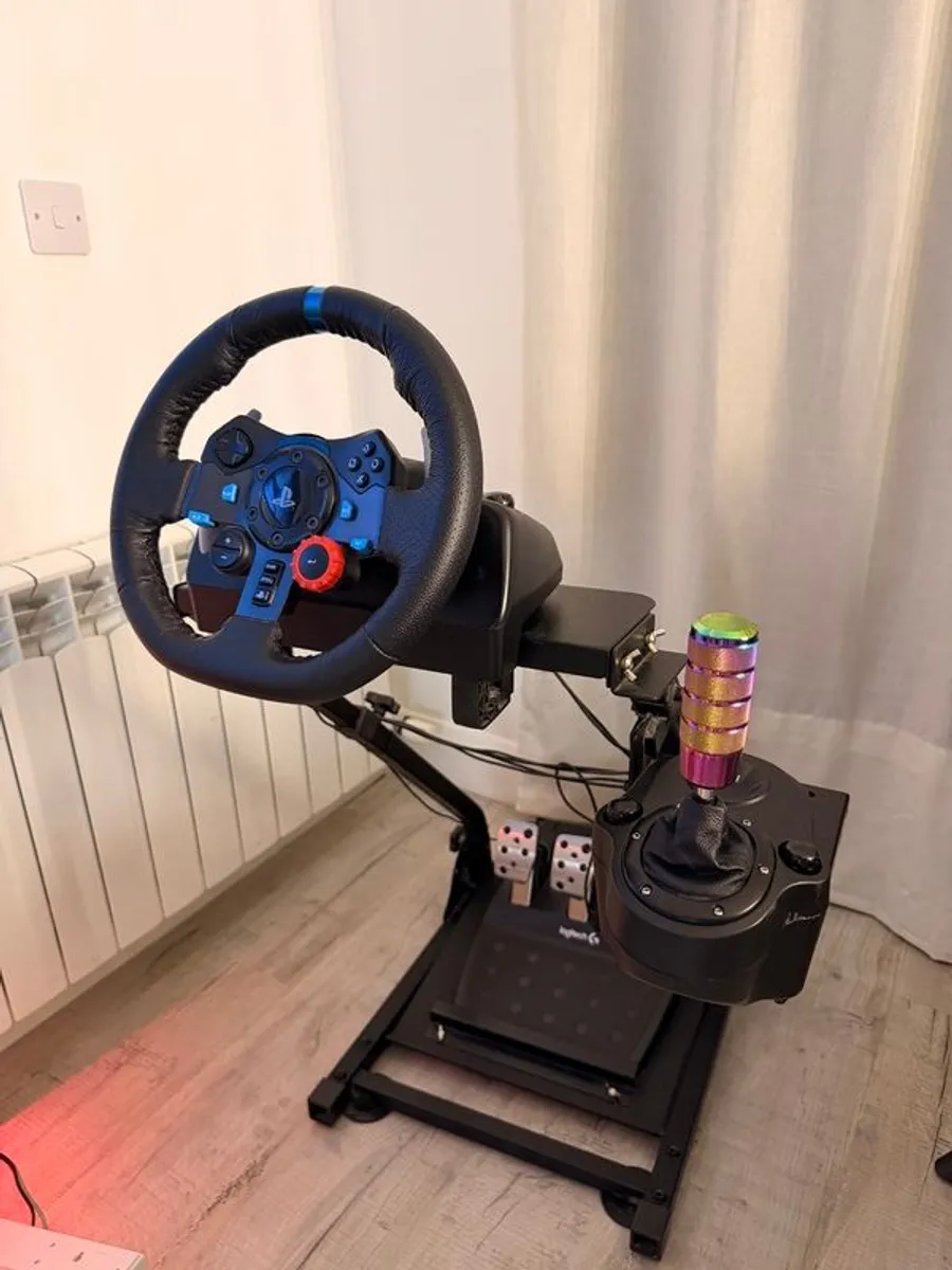 Logitech G29 Driving Force Racing Wheel with stand and gear shifter - Image 2
