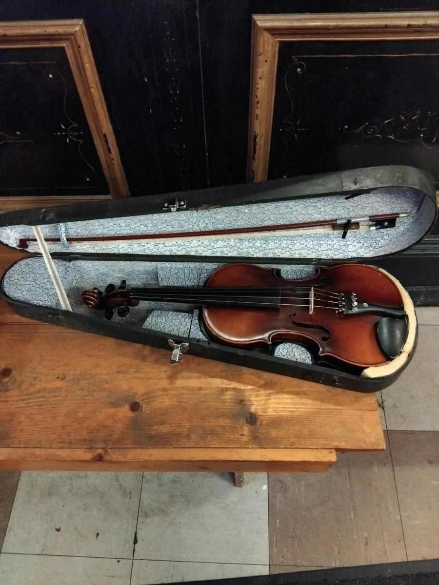 Quality Vintage Fiddle - Image 1