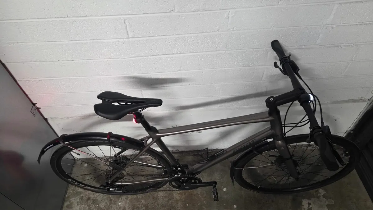 Giant Fastroad SL1 hybrid bike - Image 2